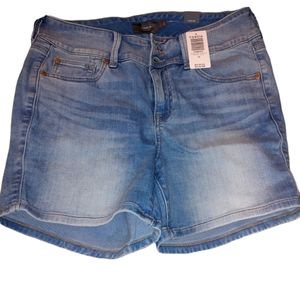 New with tags. Size 12 Torrid denim shorts.